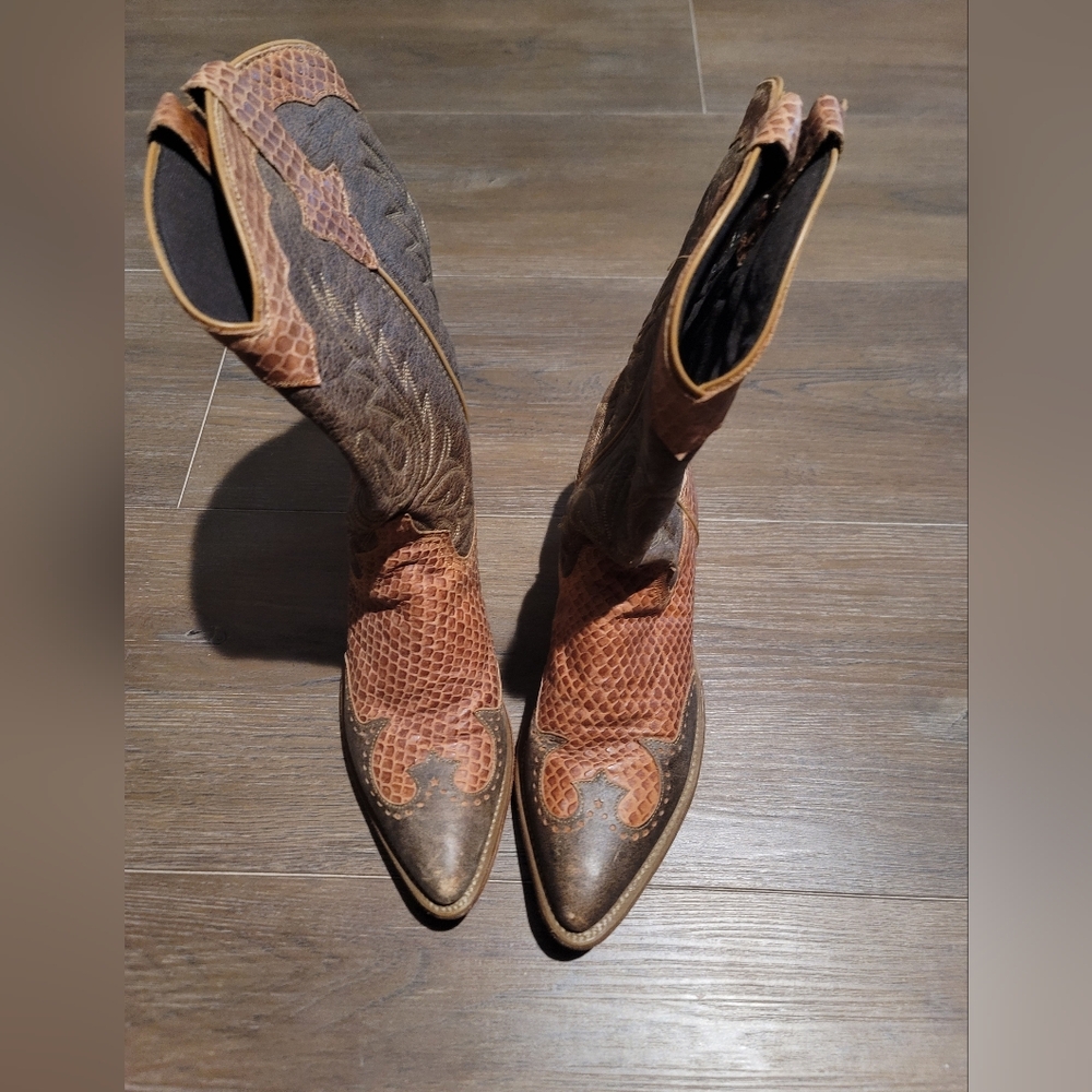 Womens cowboy boots 9.5